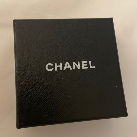 Chanel Iridescent Clip On Earrings with box 100% authentic - Picture 5 of 7